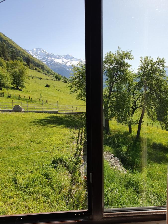 Valodia Guest House In Mestia Exteriör bild